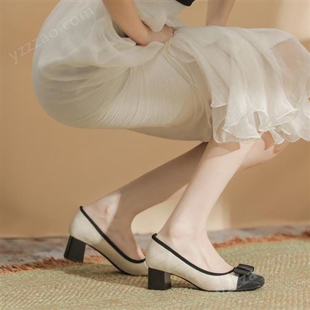 H978-28羊皮垫方头高跟鞋拼接皮粗跟法式女鞋车缝线皮饰扣单鞋女