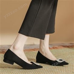 1502-B3纯色方扣水钻夏季单鞋黑色绒面尖头粗跟女鞋法式优雅平底